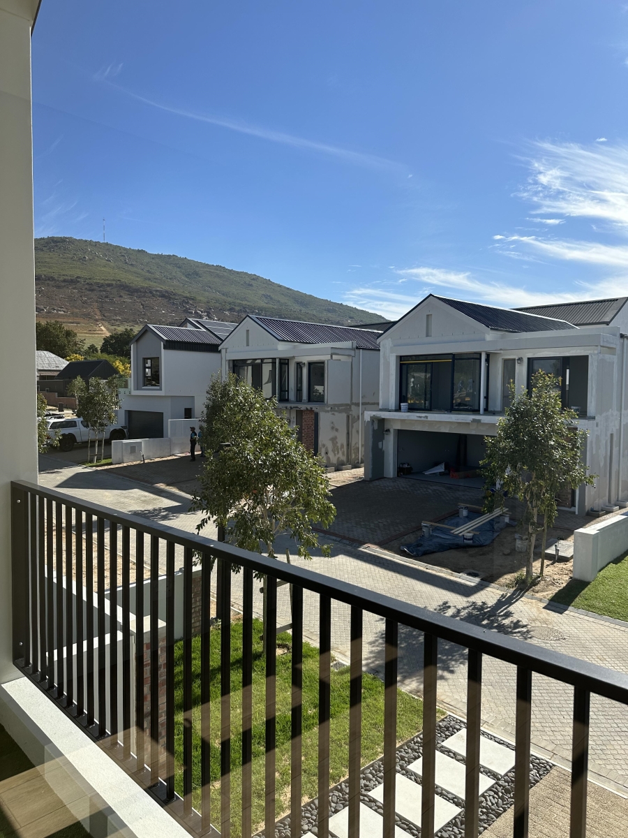 3 Bedroom Property for Sale in Lemoenkloof Western Cape